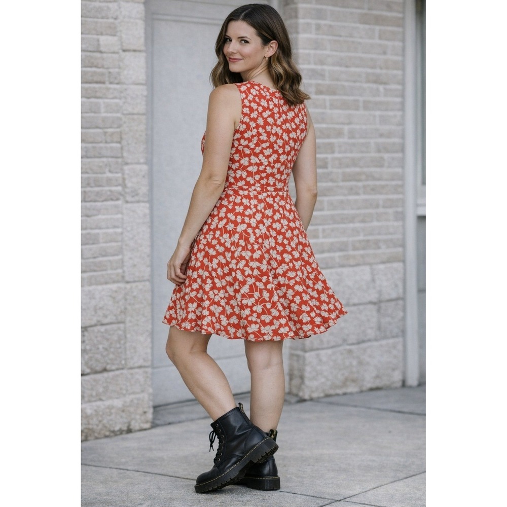 Lovely Day Dress Womens S XS Red White Floral Sleeveless Fit and‎ Flare Skater